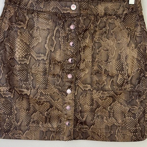 NWOT White House Black Market Print Coated Boot Skirt Viper Ravine 10P Stretch - Picture 3 of 16